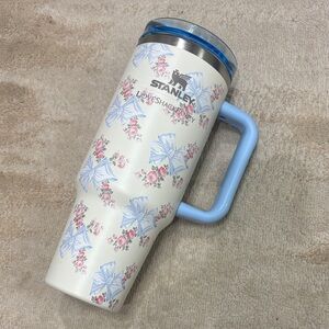D- U- P- E—— Stanley Love Shack Fancy Blue Floral 40oz